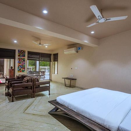 Saffronstays Aura, Alibaug - Luxury Pool Villa With A Game Room And Spacious Lawn อลีบาก ภายนอก รูปภาพ