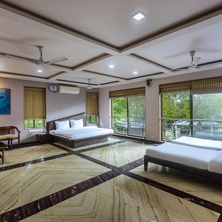 Saffronstays Aura, Alibaug - Luxury Pool Villa With A Game Room And Spacious Lawn อลีบาก ภายนอก รูปภาพ