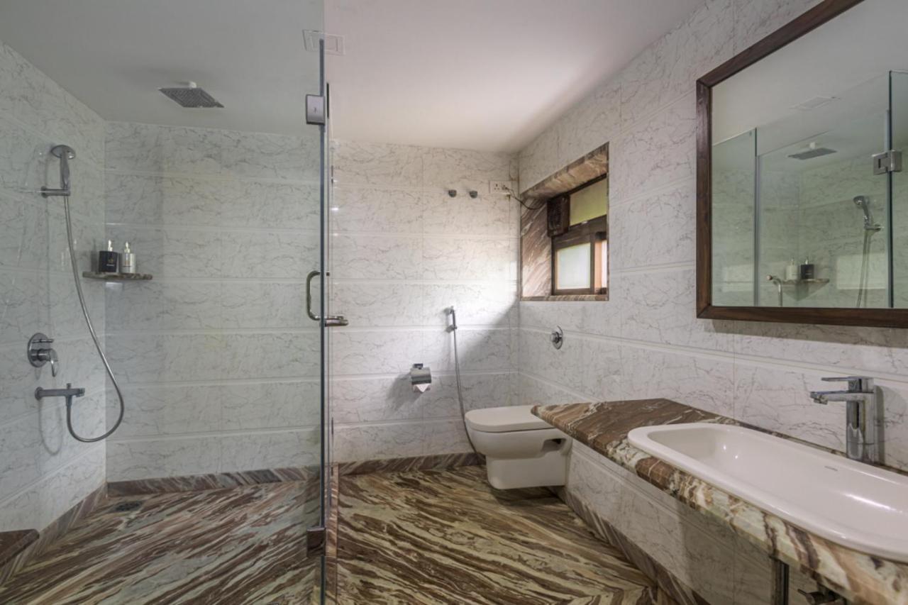 Saffronstays Aura, Alibaug - Luxury Pool Villa With A Game Room And Spacious Lawn อลีบาก ภายนอก รูปภาพ