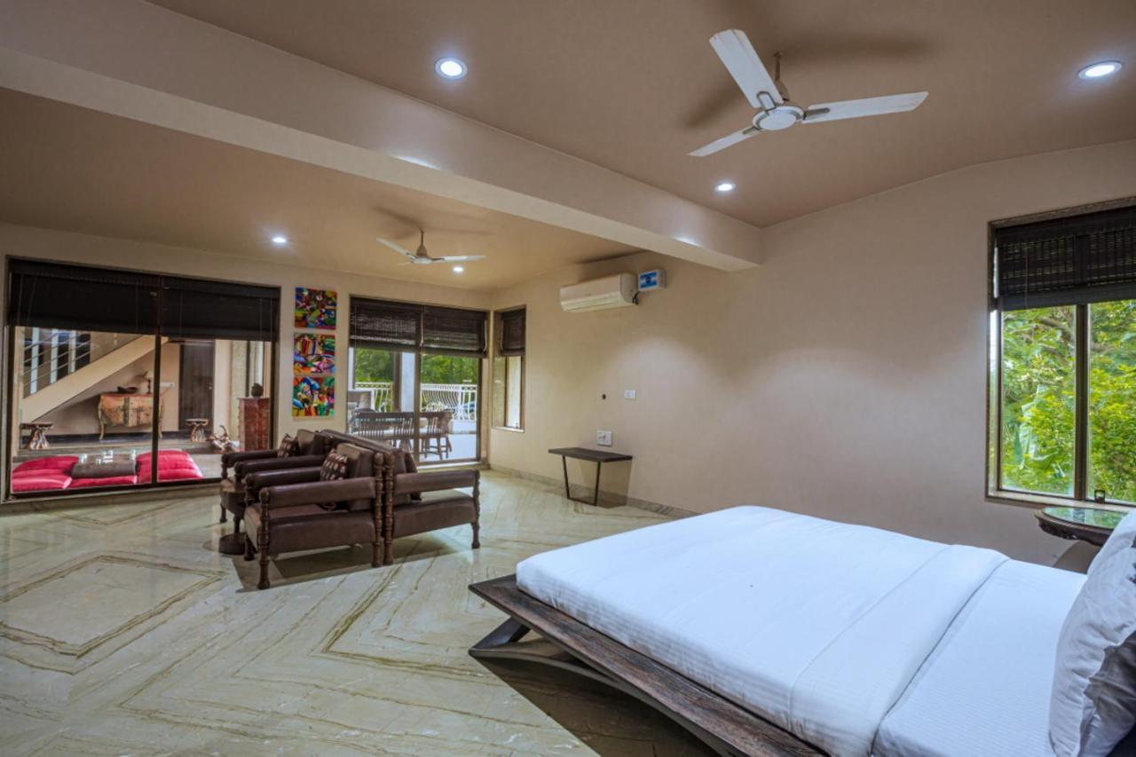 Saffronstays Aura, Alibaug - Luxury Pool Villa With A Game Room And Spacious Lawn อลีบาก ภายนอก รูปภาพ