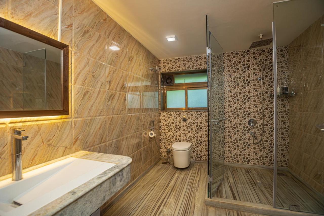 Saffronstays Aura, Alibaug - Luxury Pool Villa With A Game Room And Spacious Lawn อลีบาก ภายนอก รูปภาพ