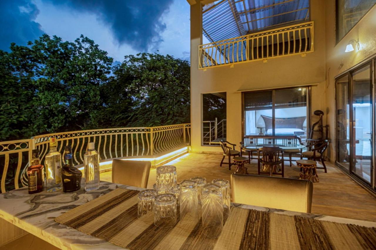Saffronstays Aura, Alibaug - Luxury Pool Villa With A Game Room And Spacious Lawn อลีบาก ภายนอก รูปภาพ